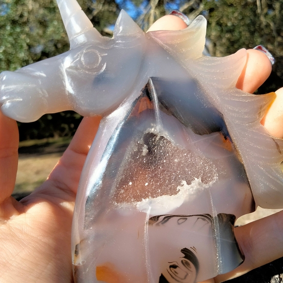 Dendritic agate unicorn Crystal carving - Picture 2 of 2